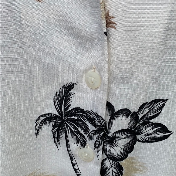 Bon Worth Cream Ivory Hawaiian Floral Print Button Up Top - Picture 4 of 9